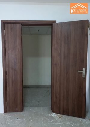 Cửa chính căn hộ 2 cánh