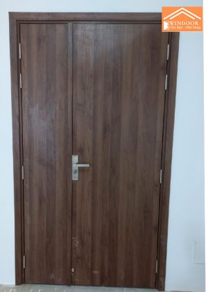 Cửa chính căn hộ 2 cánh