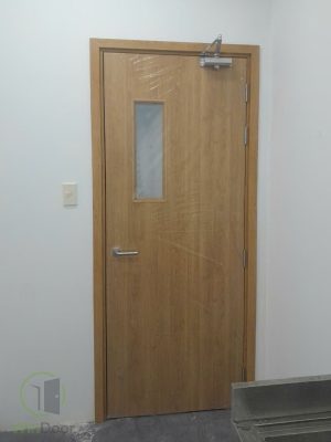 Cửa Nhựa Composite Ô Kính Lấy Sáng